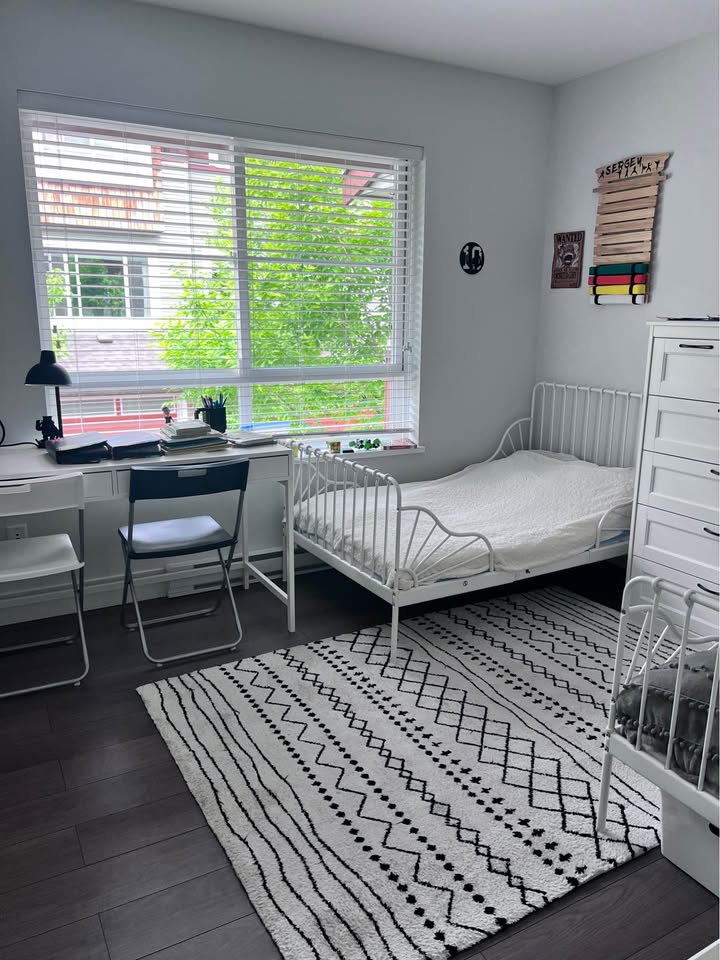 688527408_26770818475907179_5702501897618473184_n 3 Beds 2 Baths – Townhouse