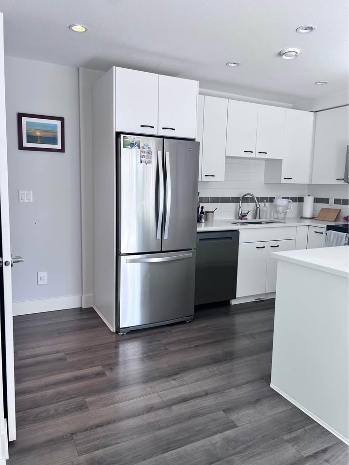 688844241_26770817975907229_503489176804766900_n 3 Beds 2 Baths – Townhouse