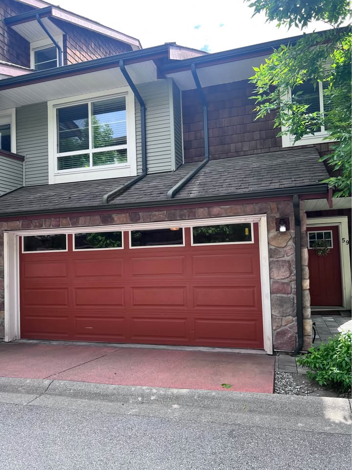 689467448_26770818599240500_4073762634189457263_n 3 Beds 2 Baths – Townhouse