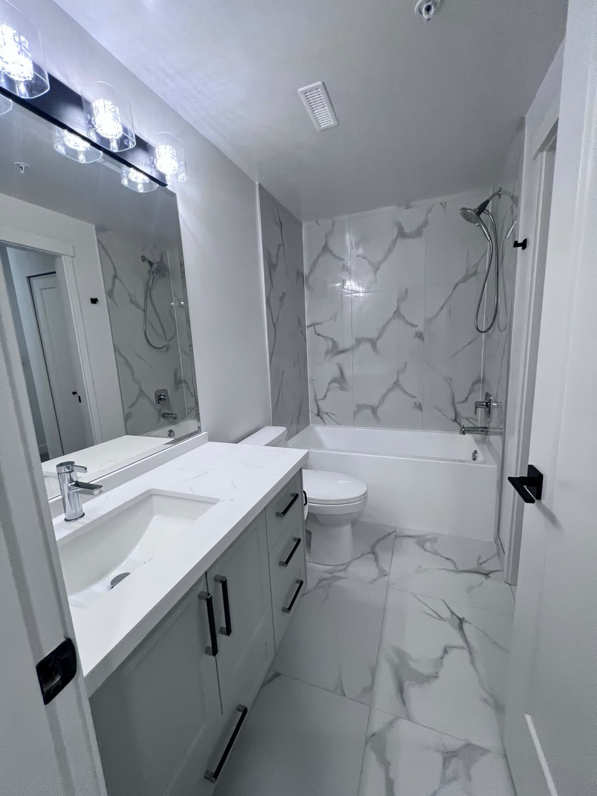 1 bed +Den 1 bath – Apartment